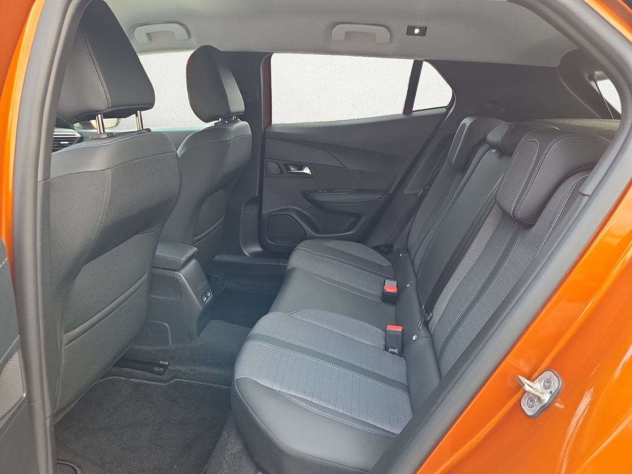 Peugeot 2008 ALLURE PACK BLUE HDI 110 CV  - Foto 2