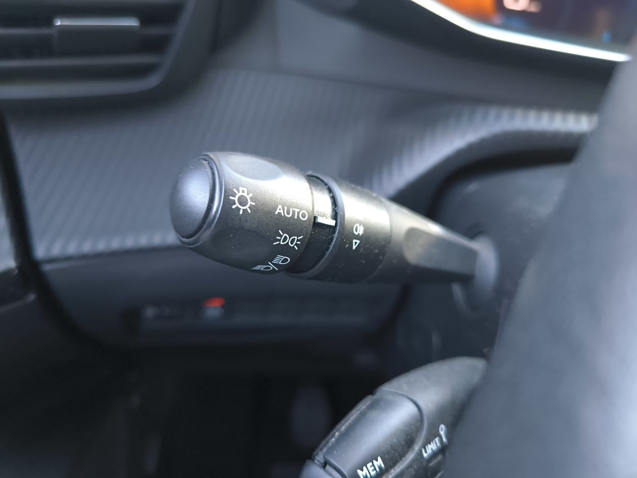 Peugeot 2008 ALLURE PACK BLUE HDI 110 CV  - Foto 2