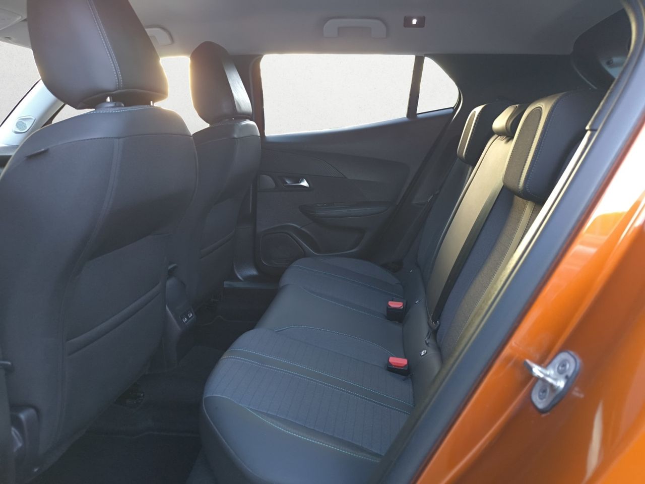 Peugeot 2008 ALLURE PACK BLUE HDI 110 CV  - Foto 2