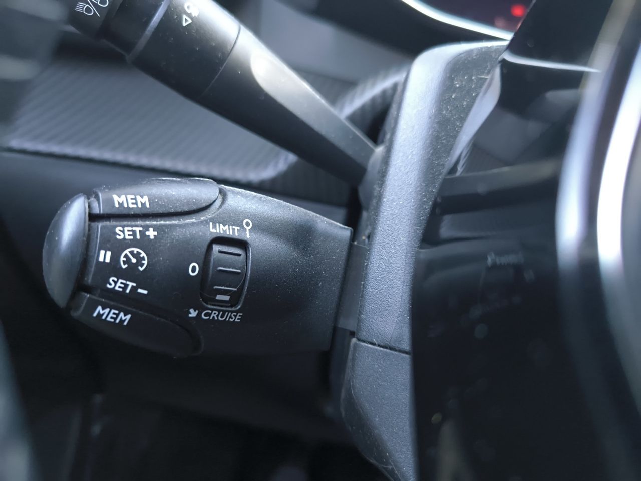 Peugeot 2008 ALLURE PACK BLUE HDI 110 CV  - Foto 2