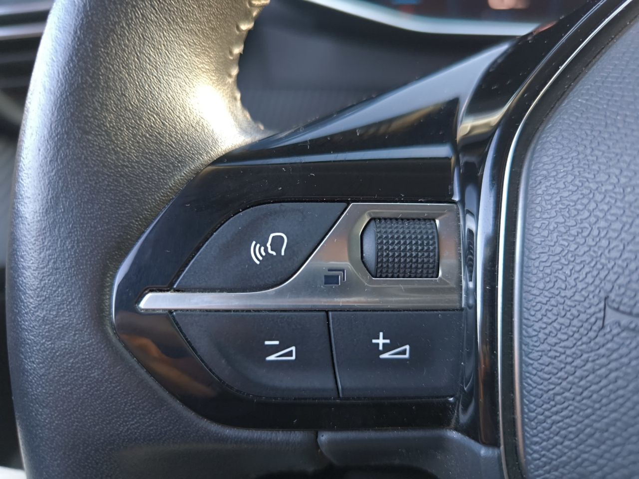 Peugeot 2008 ALLURE PACK BLUE HDI 110 CV  - Foto 2