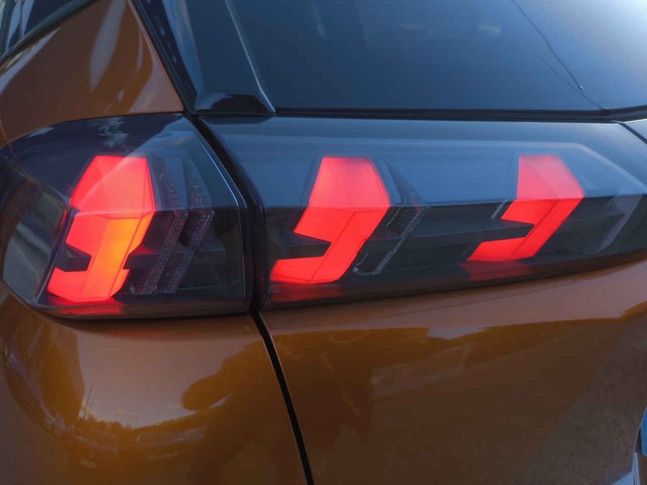 Peugeot 2008 ALLURE PACK BLUE HDI 110 CV  - Foto 2