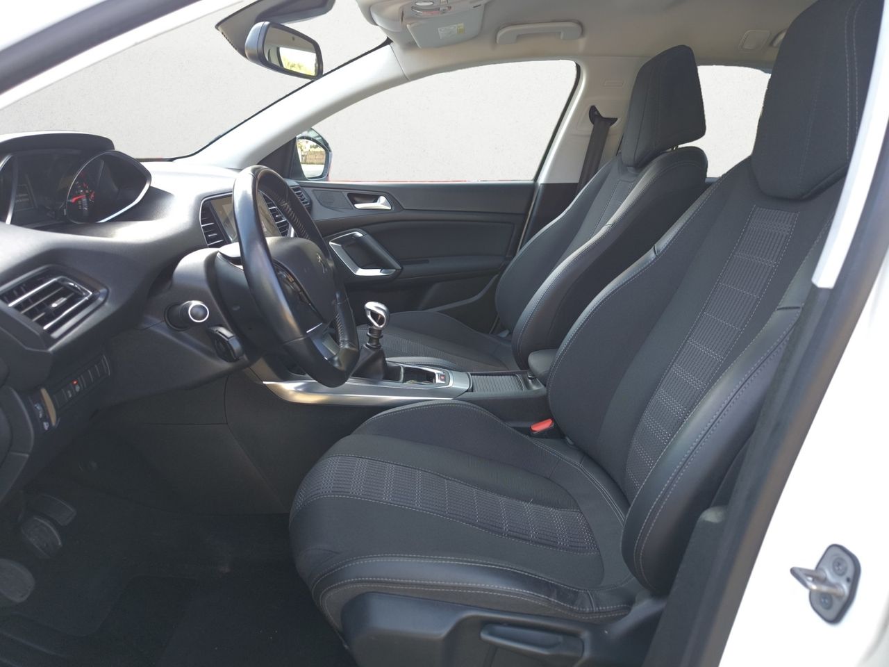 Peugeot 308 SW ALLURE BLUE HDI 130 CV  - Foto 2