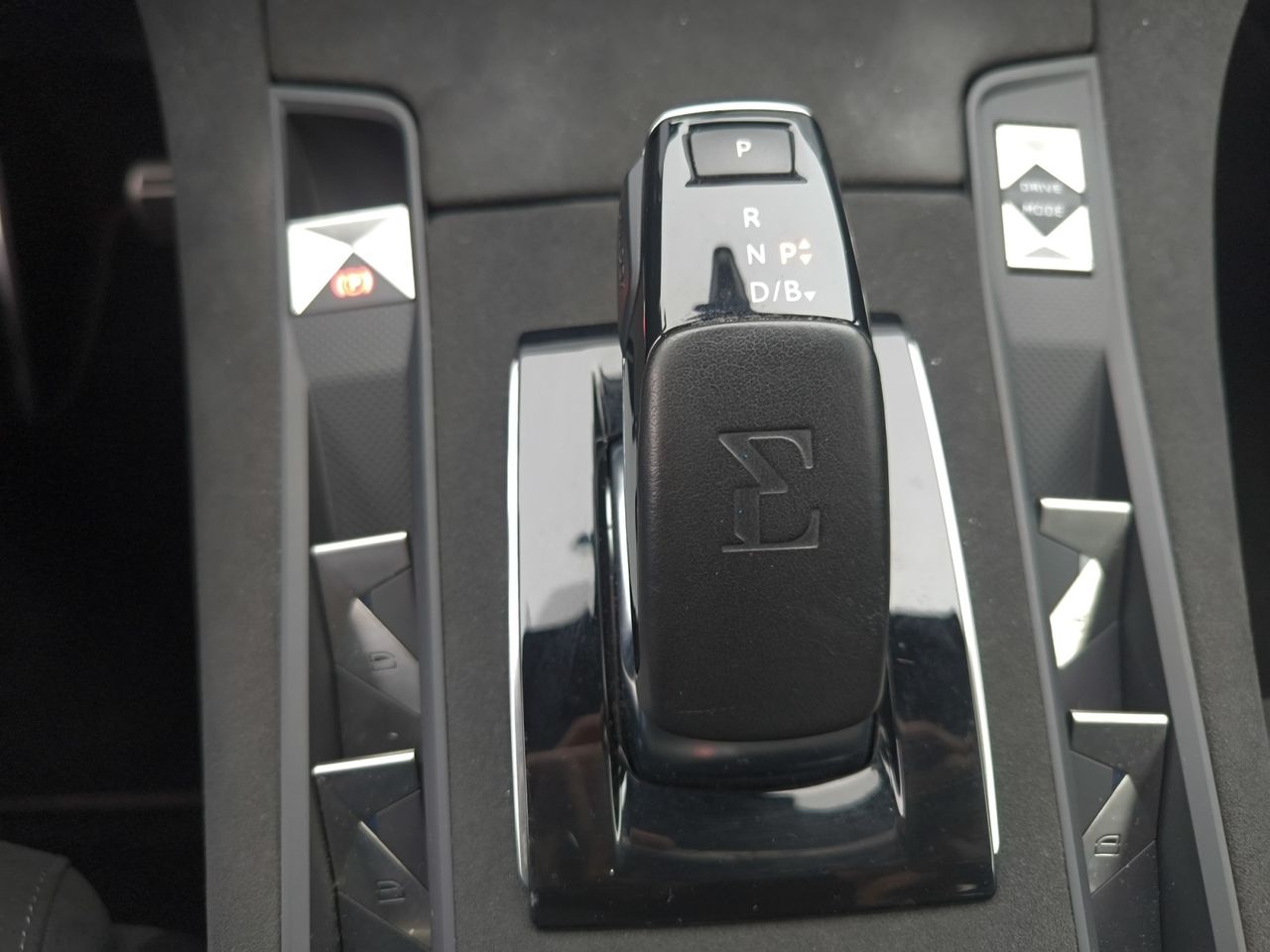 DS DS 7 CROSSBACK E TENSE 225 PERFORMANCE LINE  - Foto 2