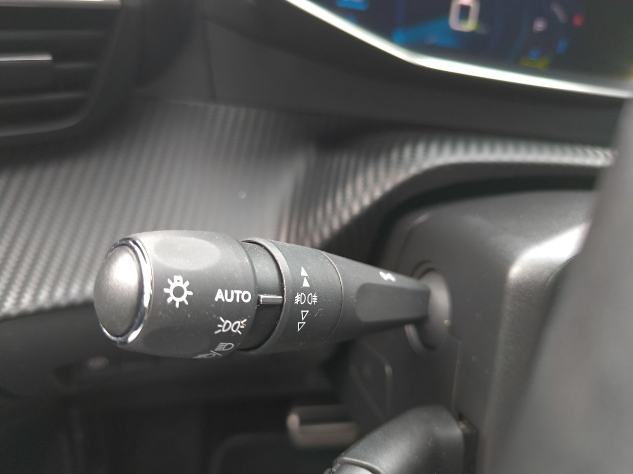 Peugeot e-2008 ALLURE ELECTRICO 136 CV  - Foto 2