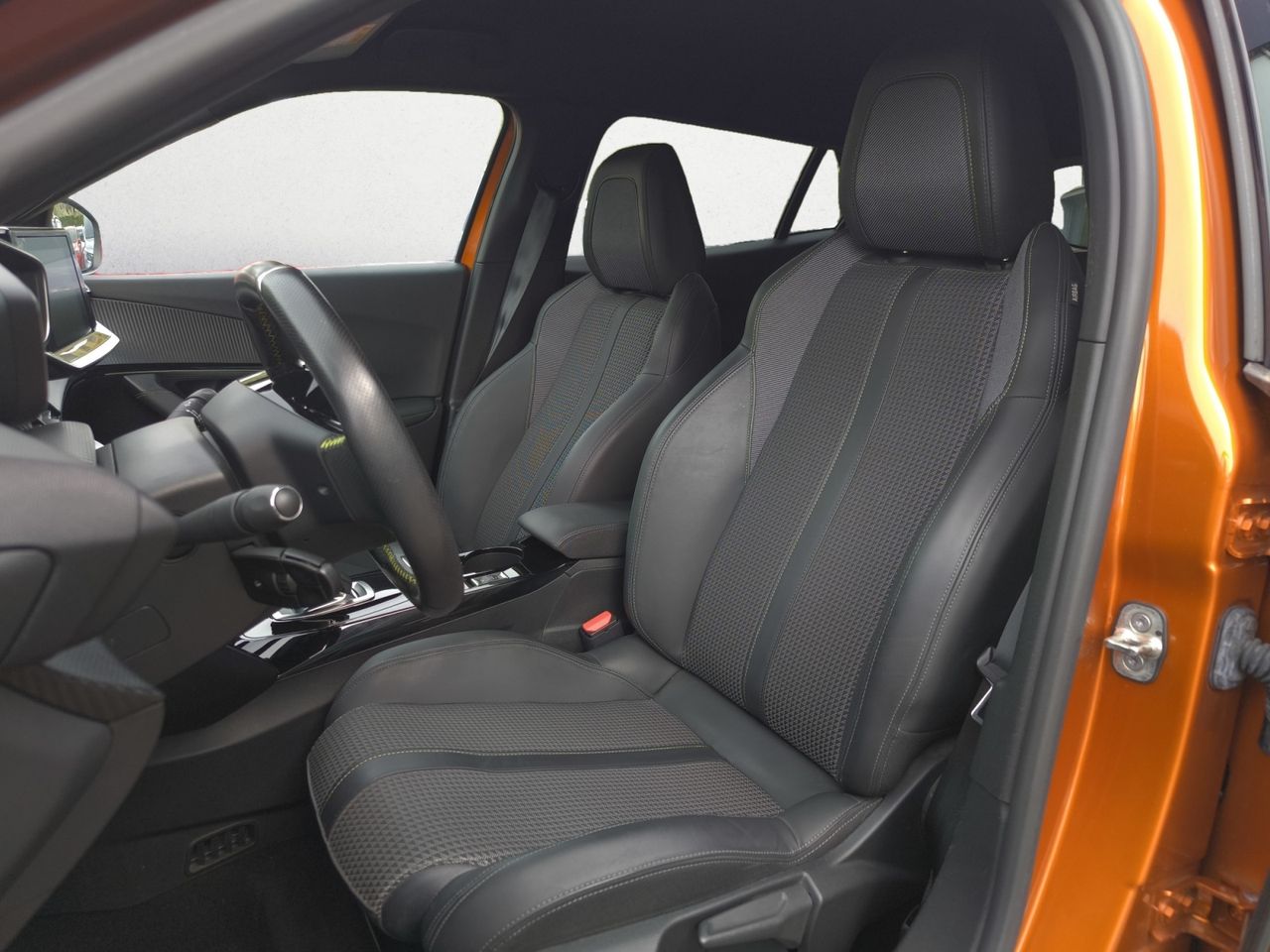 Peugeot e-2008 ALLURE ELECTRICO 136 CV  - Foto 2