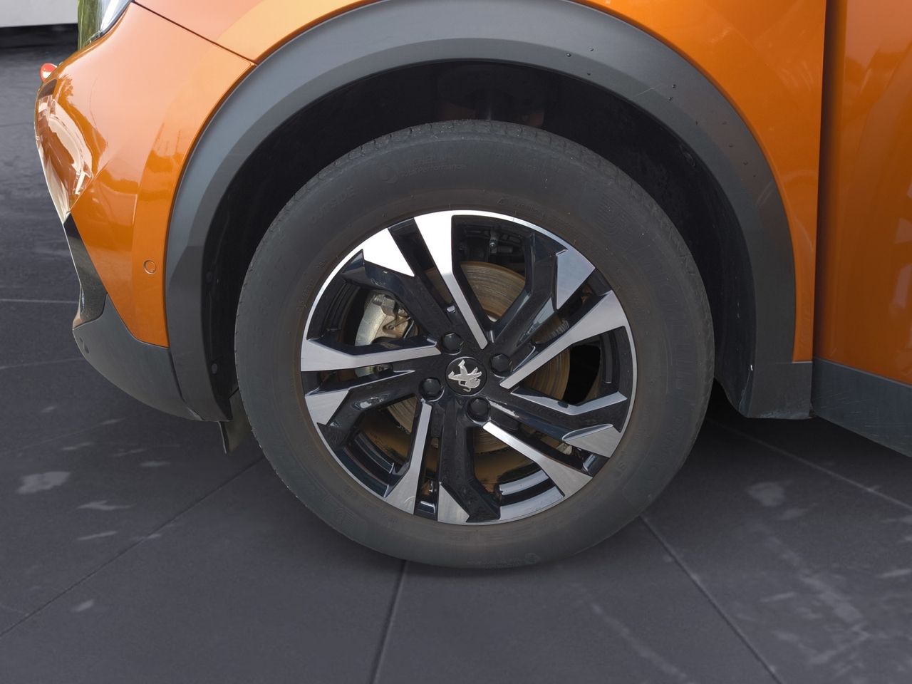 Peugeot e-2008 ALLURE ELECTRICO 136 CV  - Foto 2