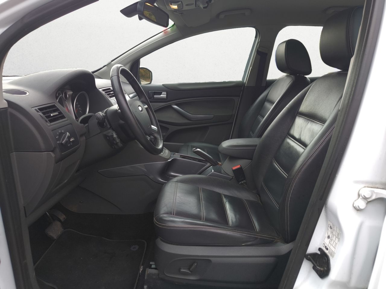 Ford Kuga 2.0 TDCI TREND  - Foto 2