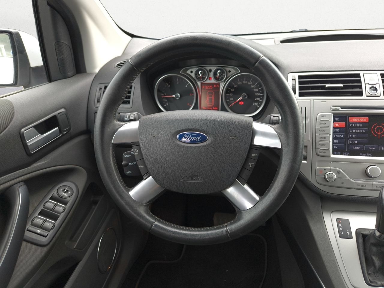 Ford Kuga 2.0 TDCI TREND  - Foto 2