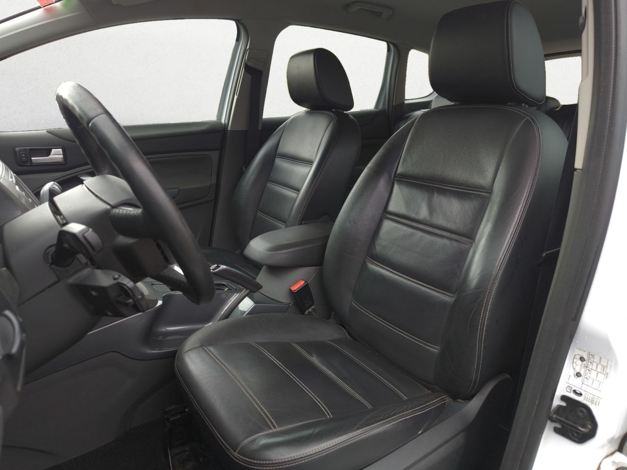 Ford Kuga 2.0 TDCI TREND  - Foto 2