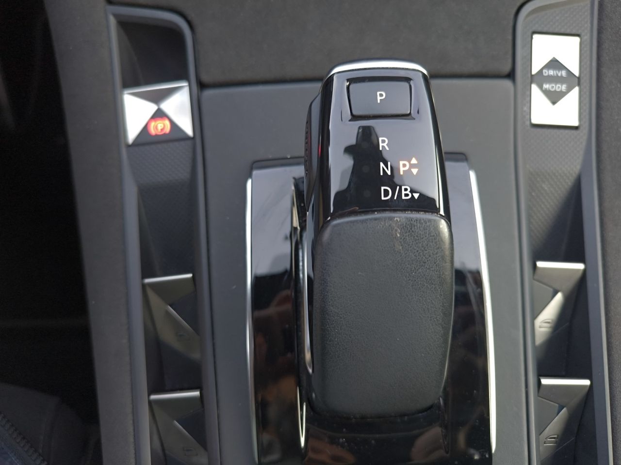 DS DS 7 CROSSBACK E TENSE 225 PERFORMANCE LINE  - Foto 2