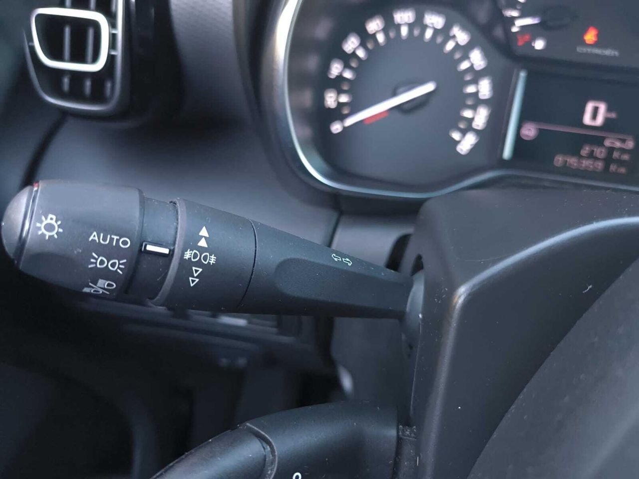 Citroën C3 Aircross BLUE HDI 100 CV SHINE  - Foto 2