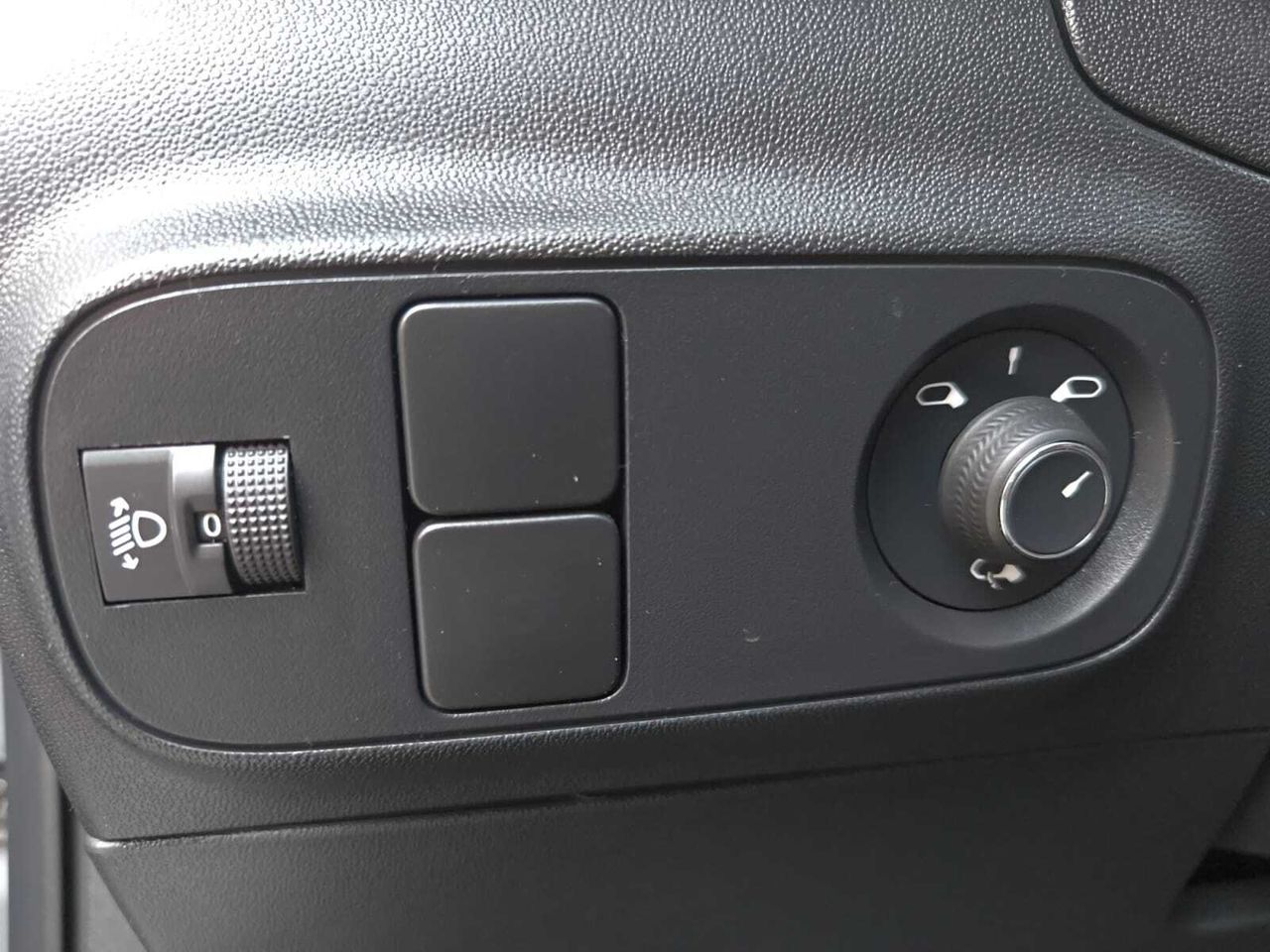 Citroën C3 C SERIES PURE TECH 83 CV  - Foto 2