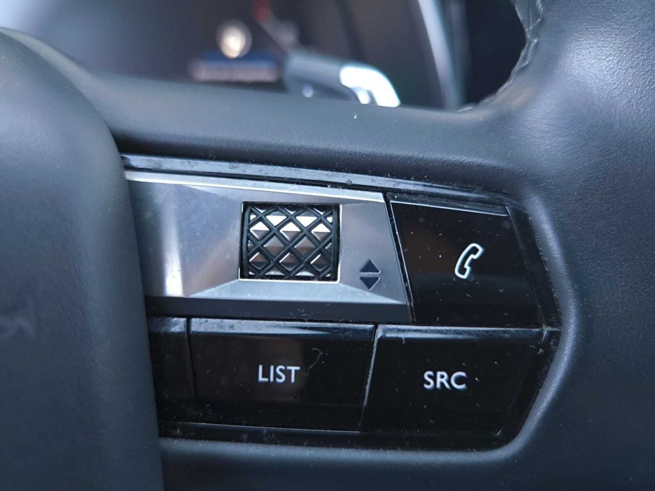 DS DS 7 CROSSBACK BLUE HDI 180 CV AUT LOUVRE  - Foto 2