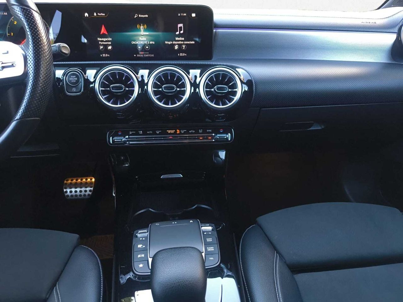 Mercedes Clase A 200 D AMG LINE + PAQUETE PREMIUM+ SMARTPHONE  - Foto 2