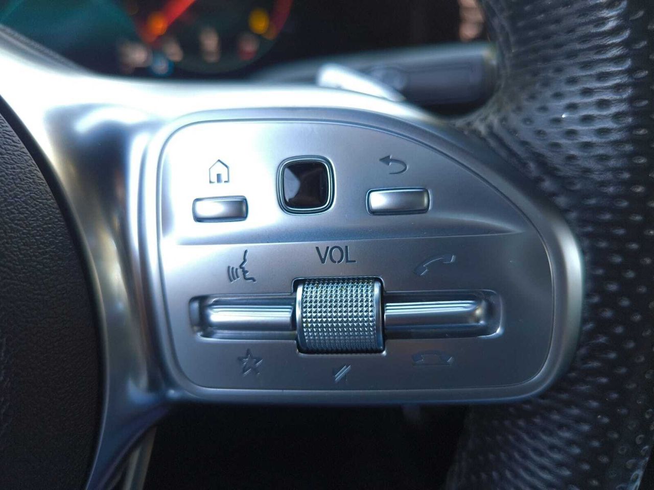 Mercedes Clase A 200 D AMG LINE + PAQUETE PREMIUM+ SMARTPHONE  - Foto 2