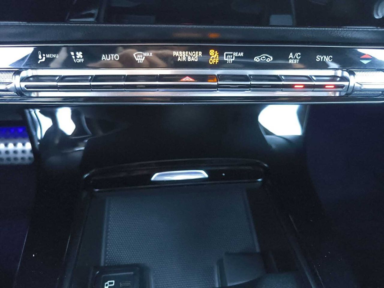 Mercedes Clase A 200 D AMG LINE + PAQUETE PREMIUM+ SMARTPHONE  - Foto 2