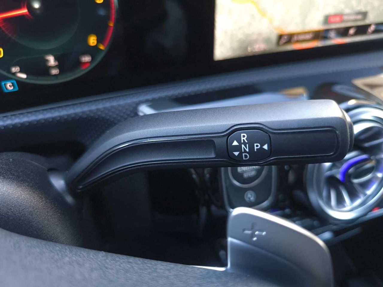 Mercedes Clase A 200 D AMG LINE + PAQUETE PREMIUM+ SMARTPHONE  - Foto 2