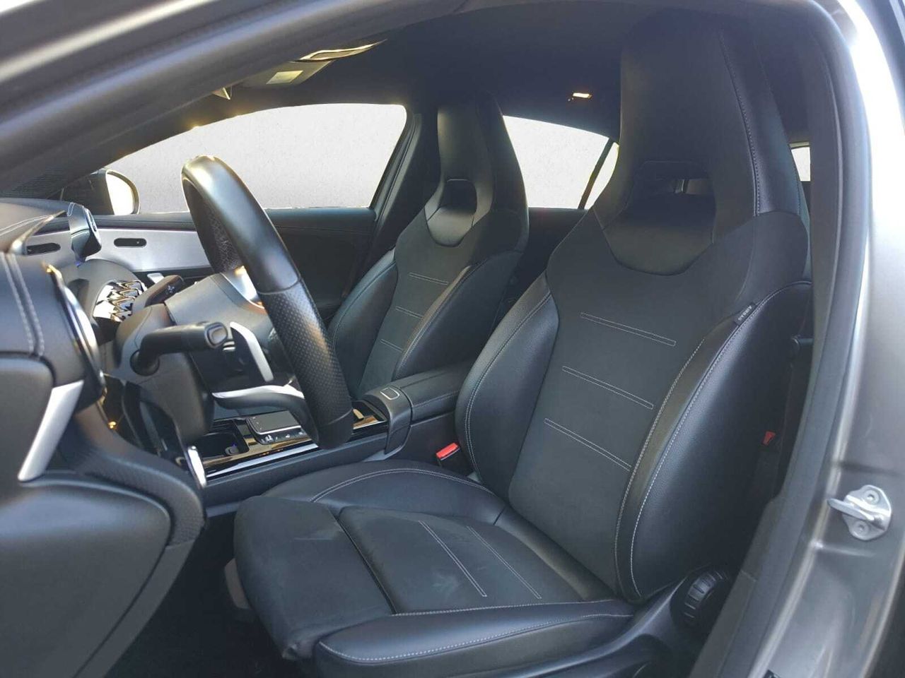 Mercedes Clase A 200 D AMG LINE + PAQUETE PREMIUM+ SMARTPHONE  - Foto 2