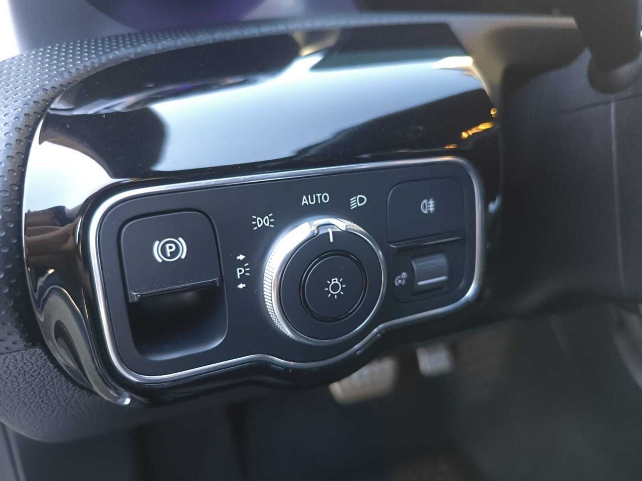 Mercedes Clase A 200 D AMG LINE + PAQUETE PREMIUM+ SMARTPHONE  - Foto 2