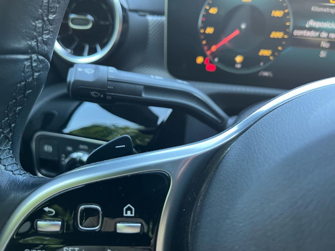 Mercedes Clase CLA 200 D DCT VENTAJ+ASIENTOS DEL CALEFAC + INT TELEFONOS  - Foto 2