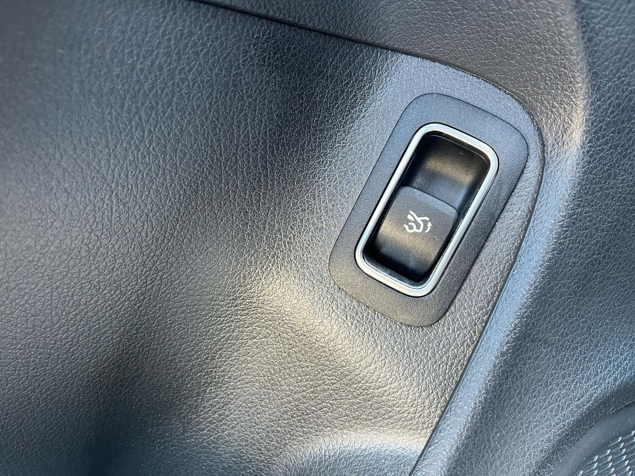 Mercedes Clase CLA 200 D DCT VENTAJ+ASIENTOS DEL CALEFAC + INT TELEFONOS  - Foto 2