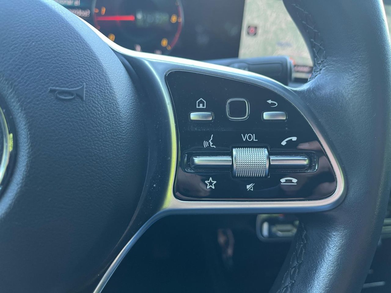 Mercedes Clase CLA 200 D DCT VENTAJ+ASIENTOS DEL CALEFAC + INT TELEFONOS  - Foto 2