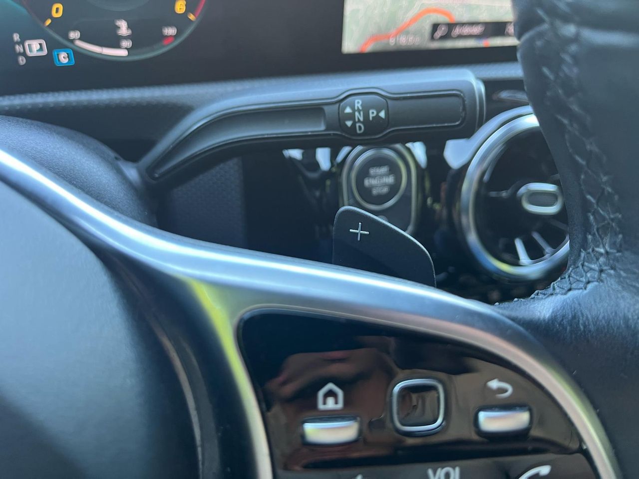 Mercedes Clase CLA 200 D DCT VENTAJ+ASIENTOS DEL CALEFAC + INT TELEFONOS  - Foto 2