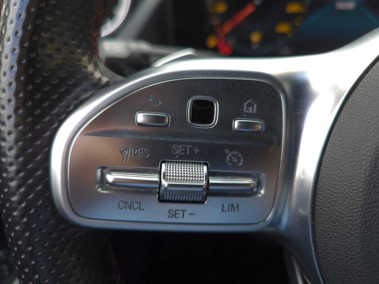 Mercedes GLA 200 D AMG LINE  - Foto 2