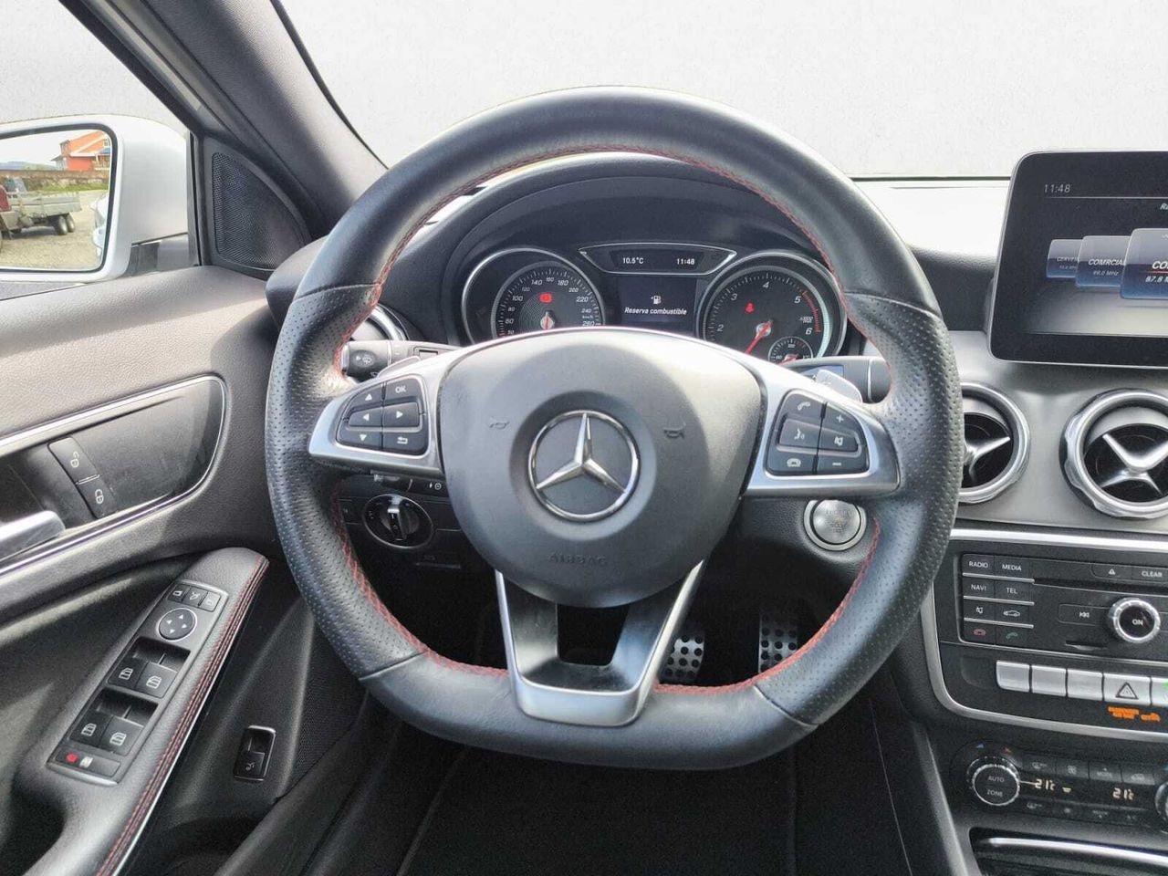 Mercedes GLA 200 D AMG LINE + PAQ ADVANTAGE+ SMARTPHONE INTEGRADO  - Foto 2