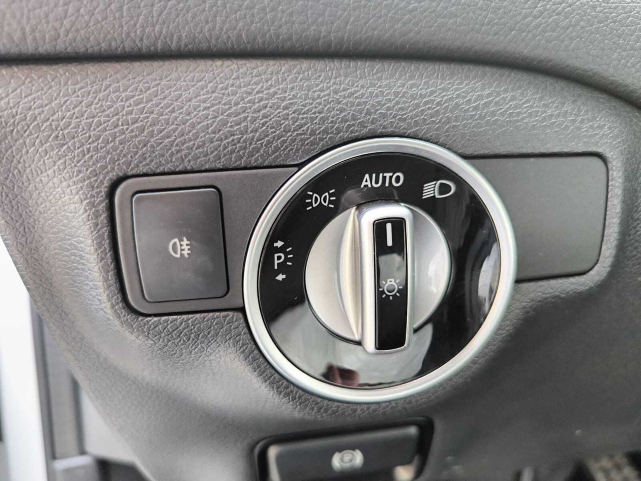 Mercedes GLA 200 D AMG LINE + PAQ ADVANTAGE+ SMARTPHONE INTEGRADO  - Foto 2