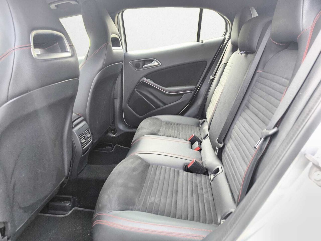 Mercedes GLA 200 D AMG LINE + PAQ ADVANTAGE+ SMARTPHONE INTEGRADO  - Foto 2