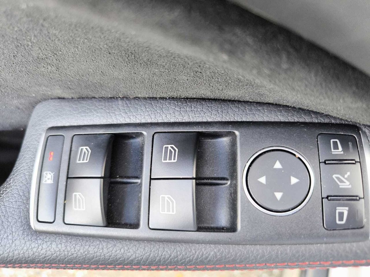 Mercedes GLA 200 D AMG LINE + PAQ ADVANTAGE+ SMARTPHONE INTEGRADO  - Foto 2