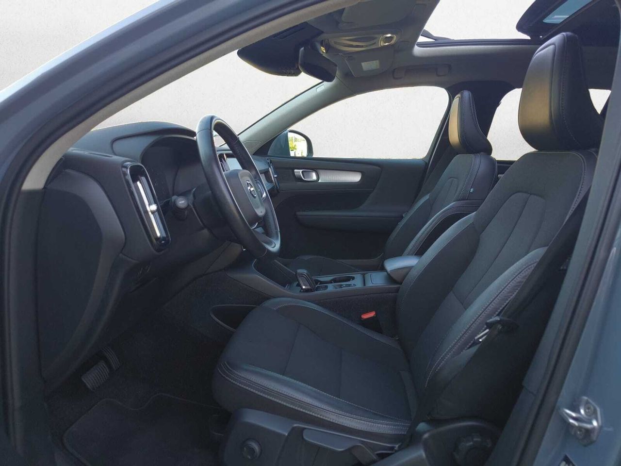 Volvo XC40 2.0 D3 BUSINESS PLUS AUTO+PACK XENIUM+PARK ASSIST  - Foto 2