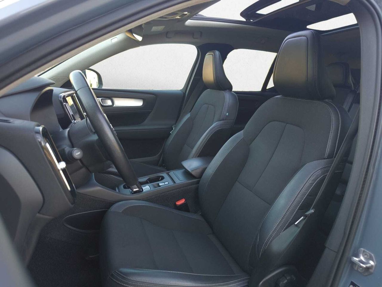 Volvo XC40 2.0 D3 BUSINESS PLUS AUTO+PACK XENIUM+PARK ASSIST  - Foto 2