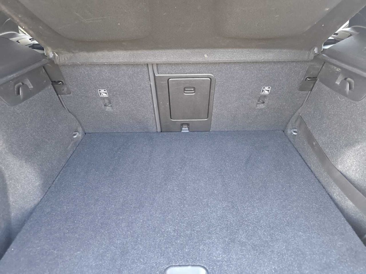 Volvo XC40 2.0 D3 BUSINESS PLUS AUTO+PACK XENIUM+PARK ASSIST  - Foto 2