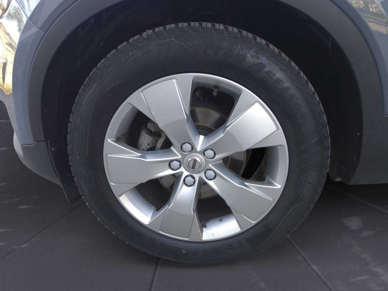 Volvo XC40 2.0 D3 BUSINESS PLUS AUTO+PACK XENIUM+PARK ASSIST  - Foto 2