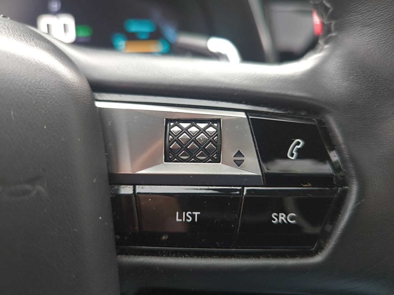 DS DS 7 Crossback CROSSBACK E TENSE 300 4X4 LOUVRE  - Foto 2