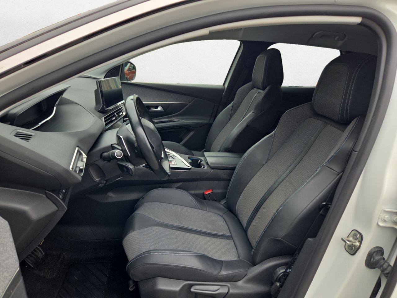 Peugeot 3008 Hybrid ALLURE PACK PLUG IN HYBRID 225 e EAT8  - Foto 2