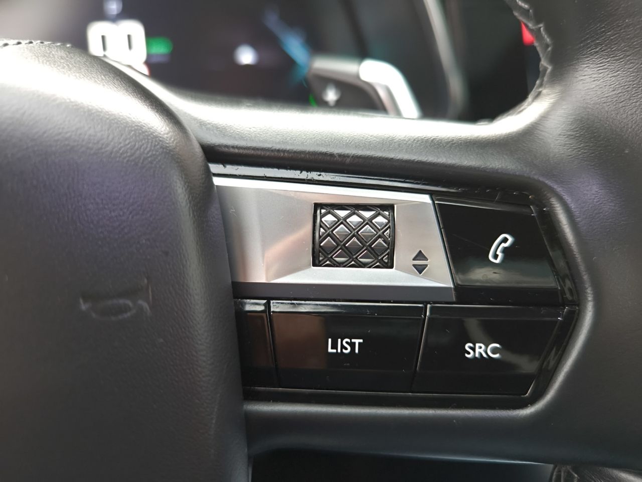 DS DS 7 Crossback ETENSE 300 4X4 LOUVRE  - Foto 2