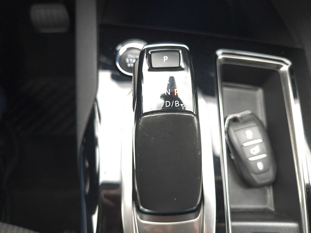 Peugeot 3008 Hybrid ALLURE HYBRID 225 e EAT8 - Foto 2