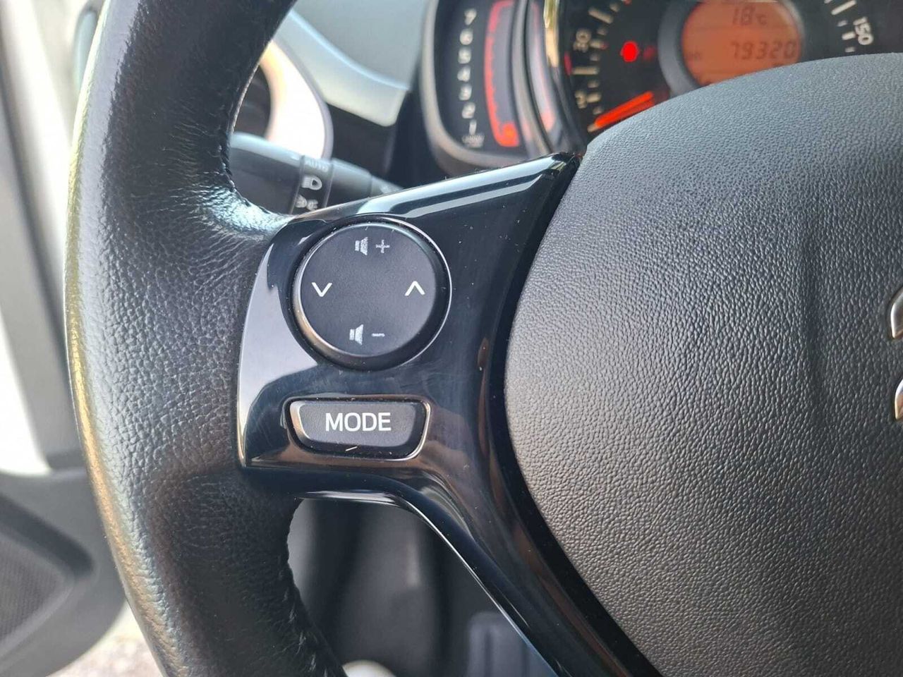 Citroën C1 VTI 72 S&S 5 PUERTAS ORIGINS  - Foto 2