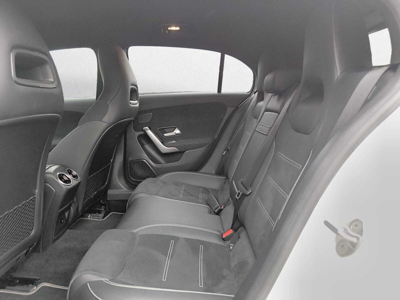 Mercedes Clase A 200 D AMG LINE + PAQUETE PREMIUM+ SMARTPHONE  - Foto 2