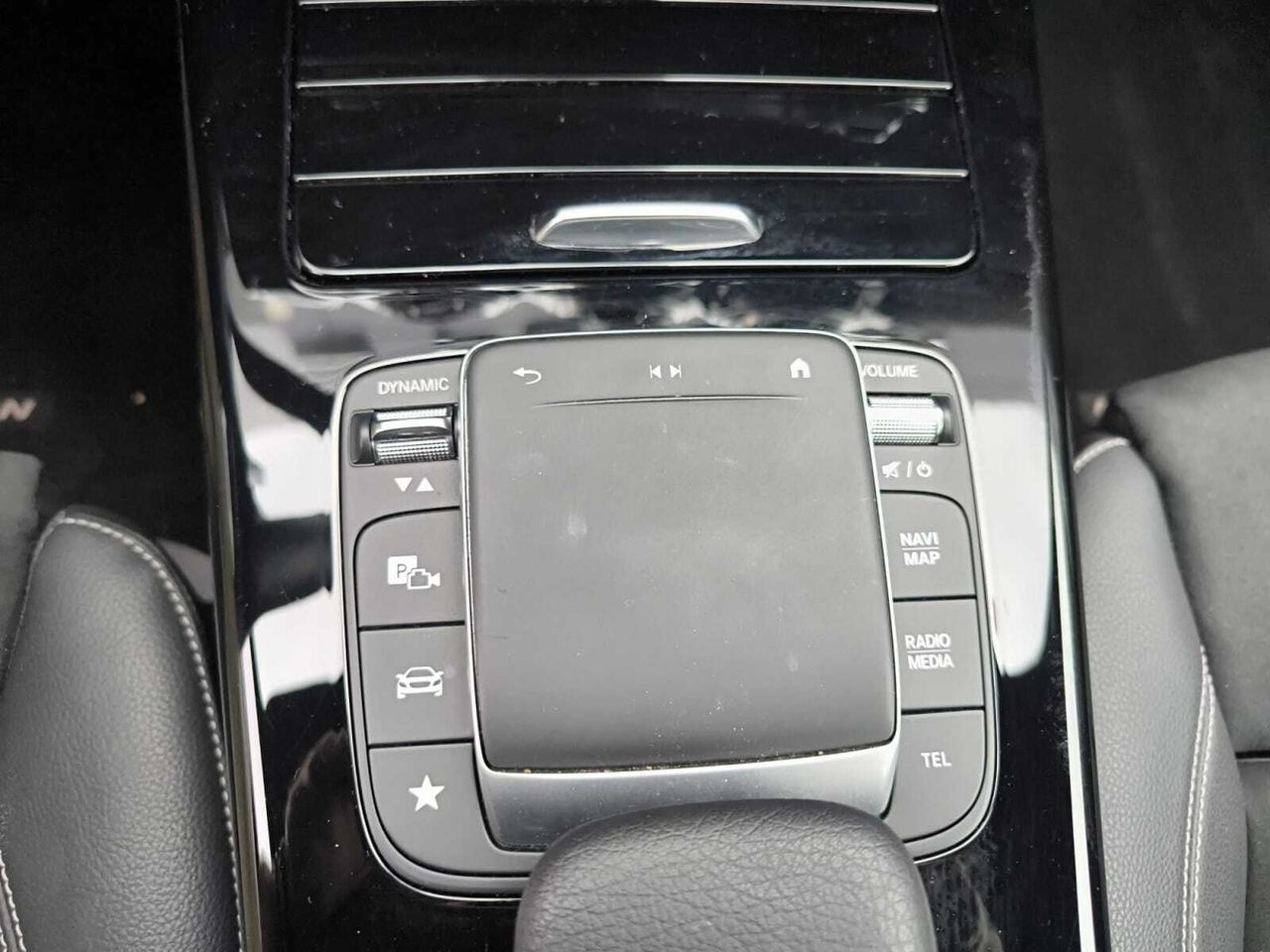 Mercedes Clase A 200 D AMG LINE + PAQUETE PREMIUM+ SMARTPHONE  - Foto 2