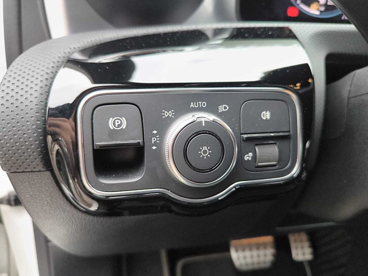 Mercedes Clase A 200 D AMG LINE + PAQUETE PREMIUM+ SMARTPHONE  - Foto 2