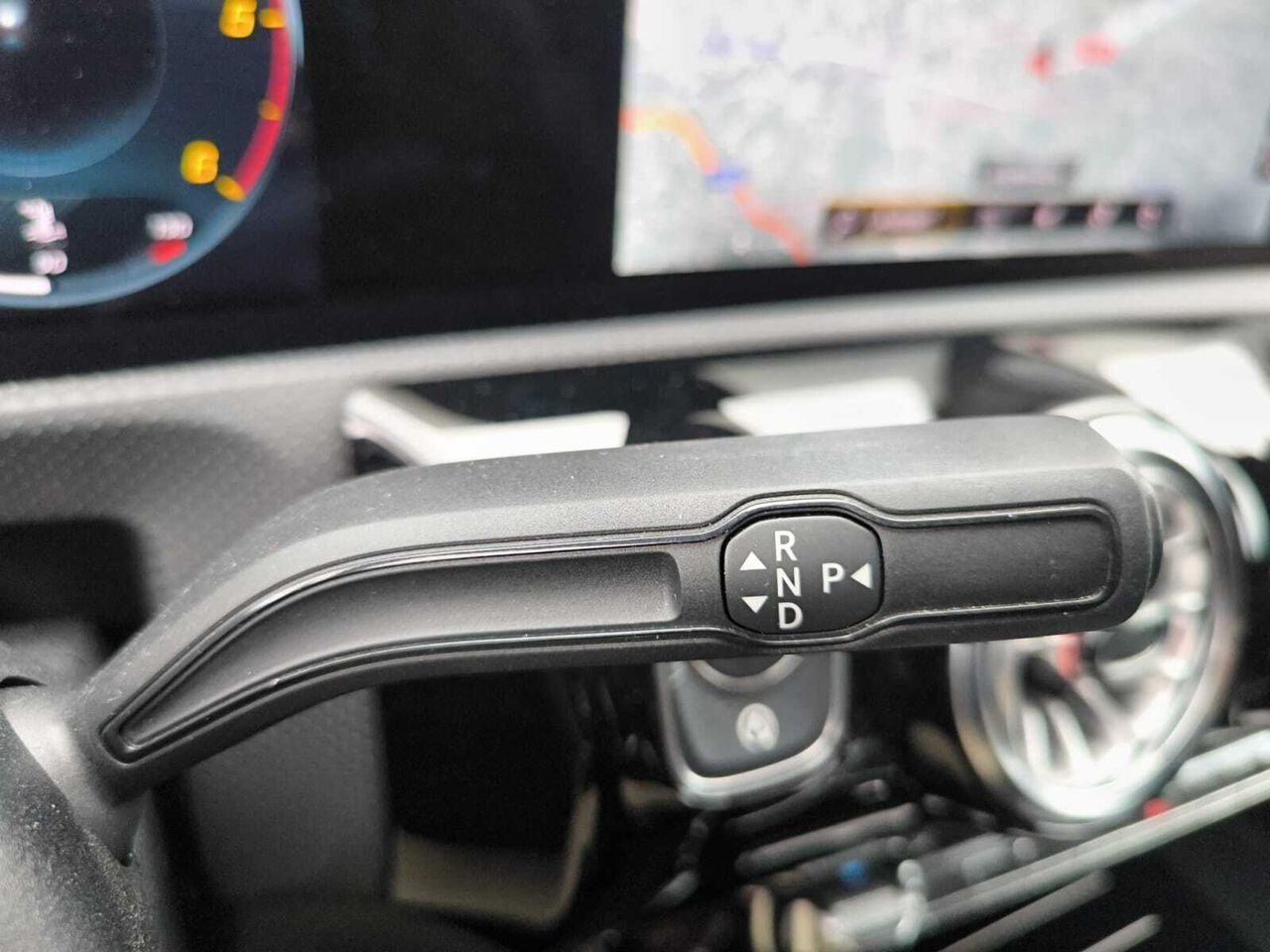 Mercedes Clase A 200 D AMG LINE + PAQUETE PREMIUM+ SMARTPHONE  - Foto 2