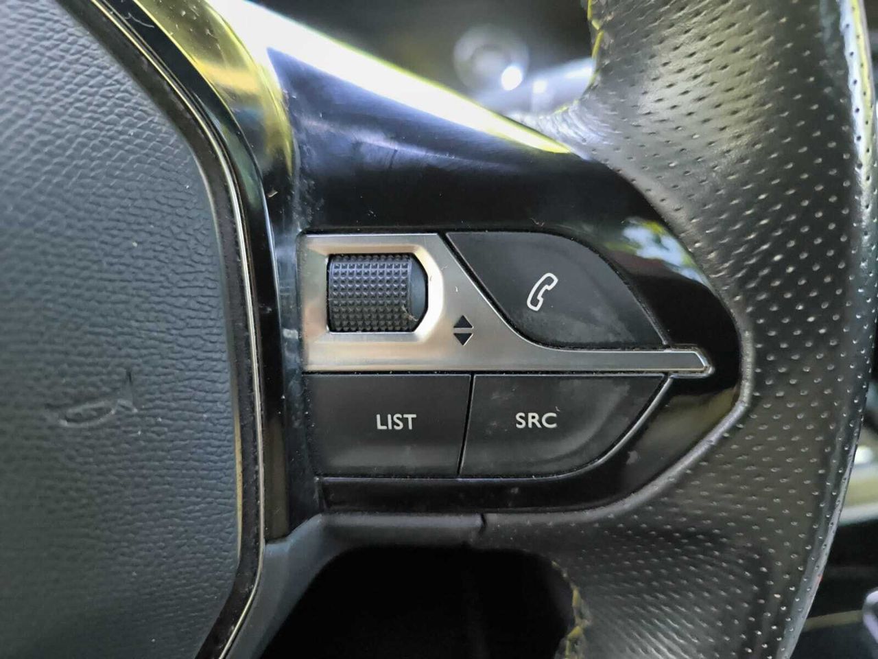 Peugeot e-2008 GT ELECTRICO 136 CV  - Foto 2