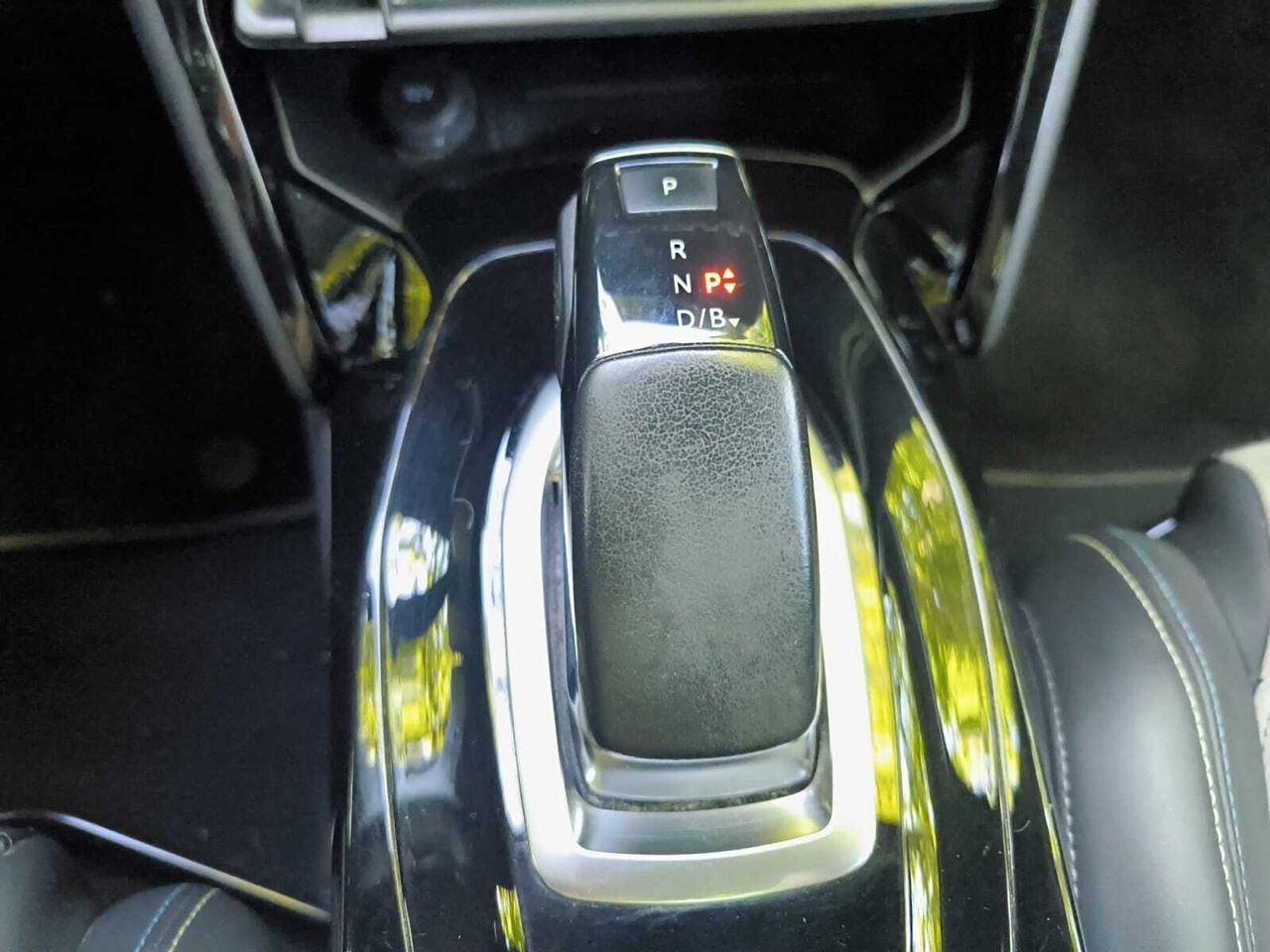 Peugeot e-2008 GT ELECTRICO 136 CV  - Foto 2