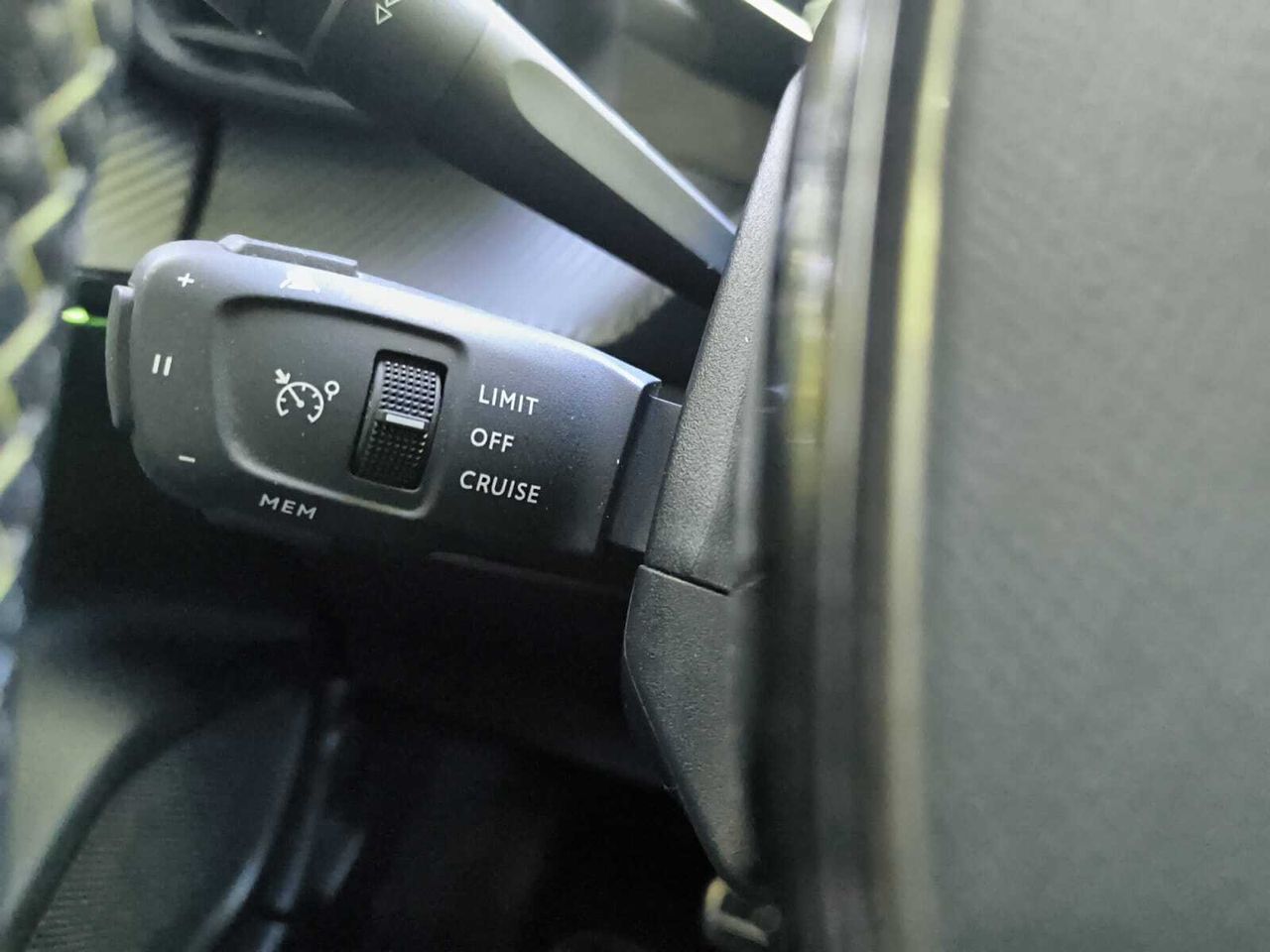 Peugeot e-2008 GT ELECTRICO 136 CV  - Foto 2