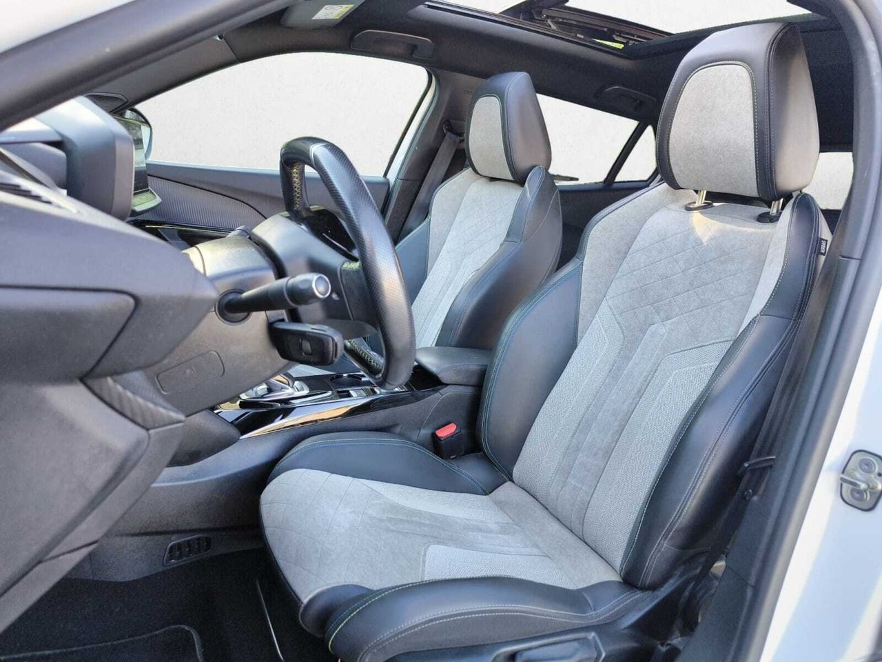 Peugeot e-2008 GT ELECTRICO 136 CV  - Foto 2